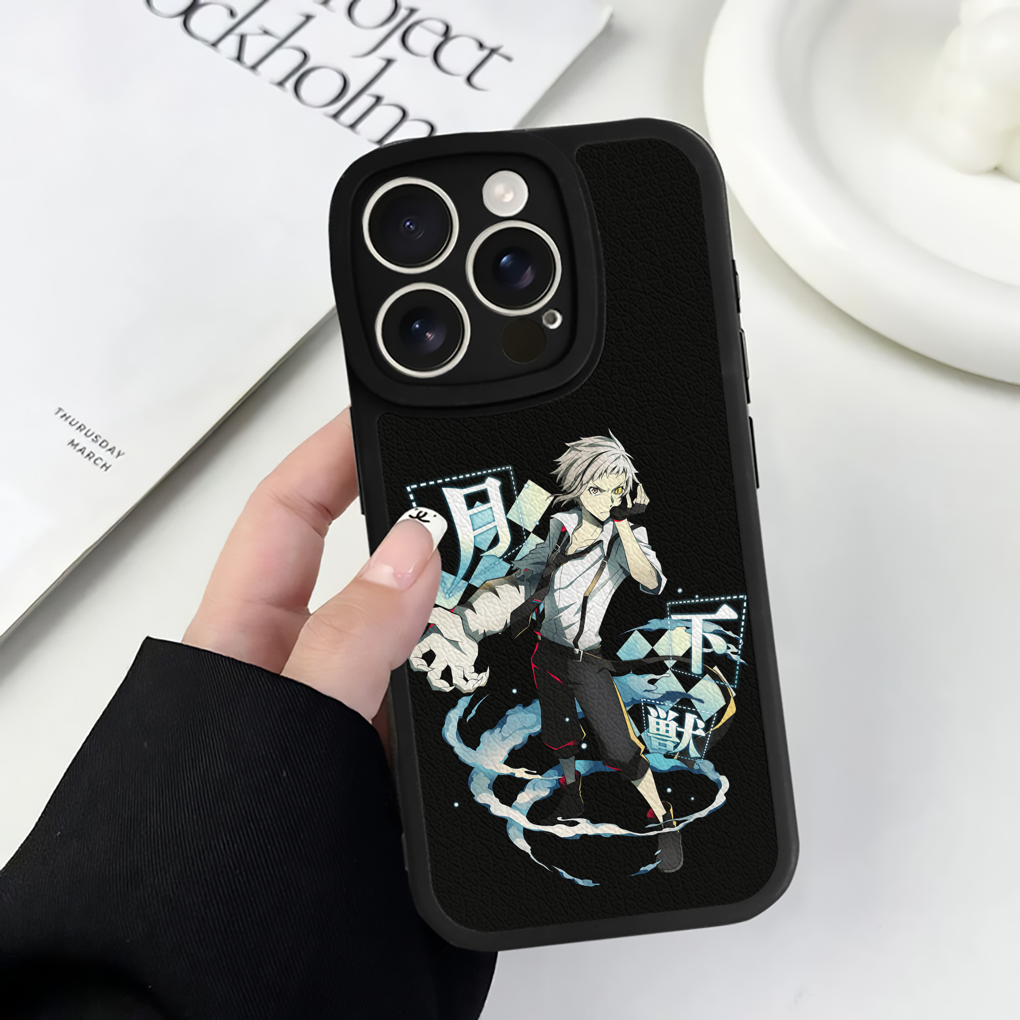 （画像用） 文豪ストレイドッグス Bungo Stray Dogs 【iPhone 16シリーズ対応】シリコンスマホケース（レザー調） 材質：シリコン